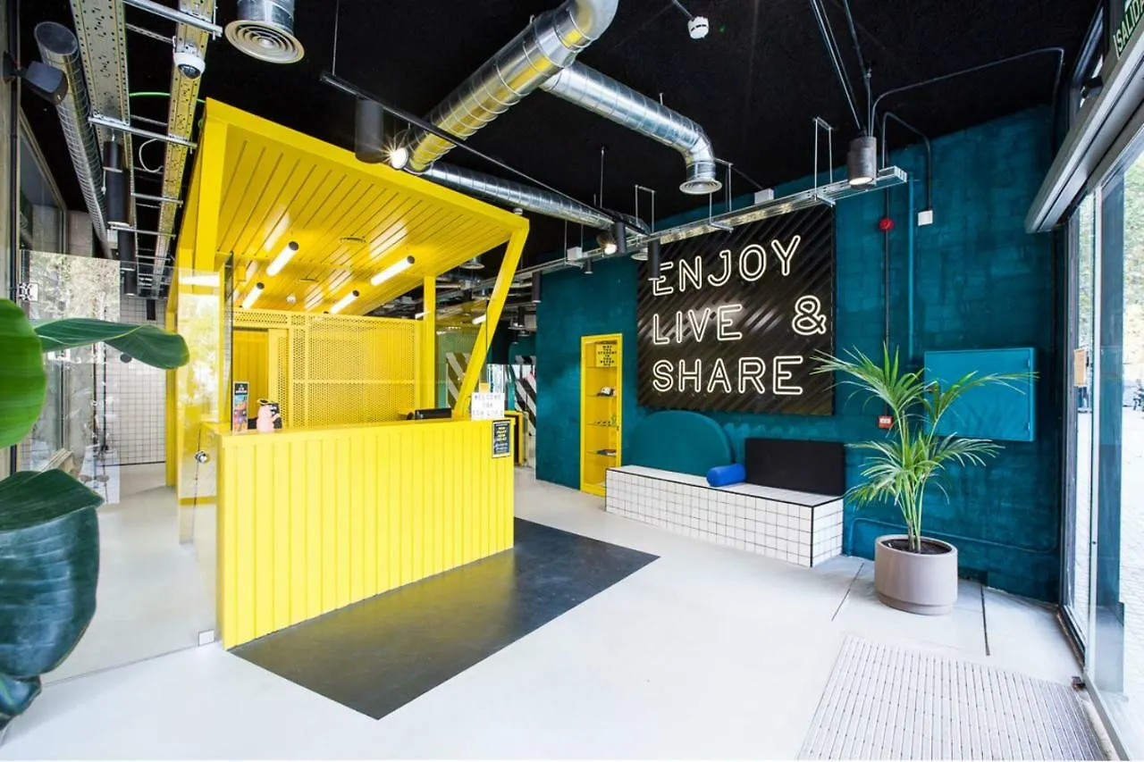 Tsh Campus Poble Sec - Educational Purpose Only contacts